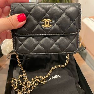 CHANEL Pearl crush chain with charms